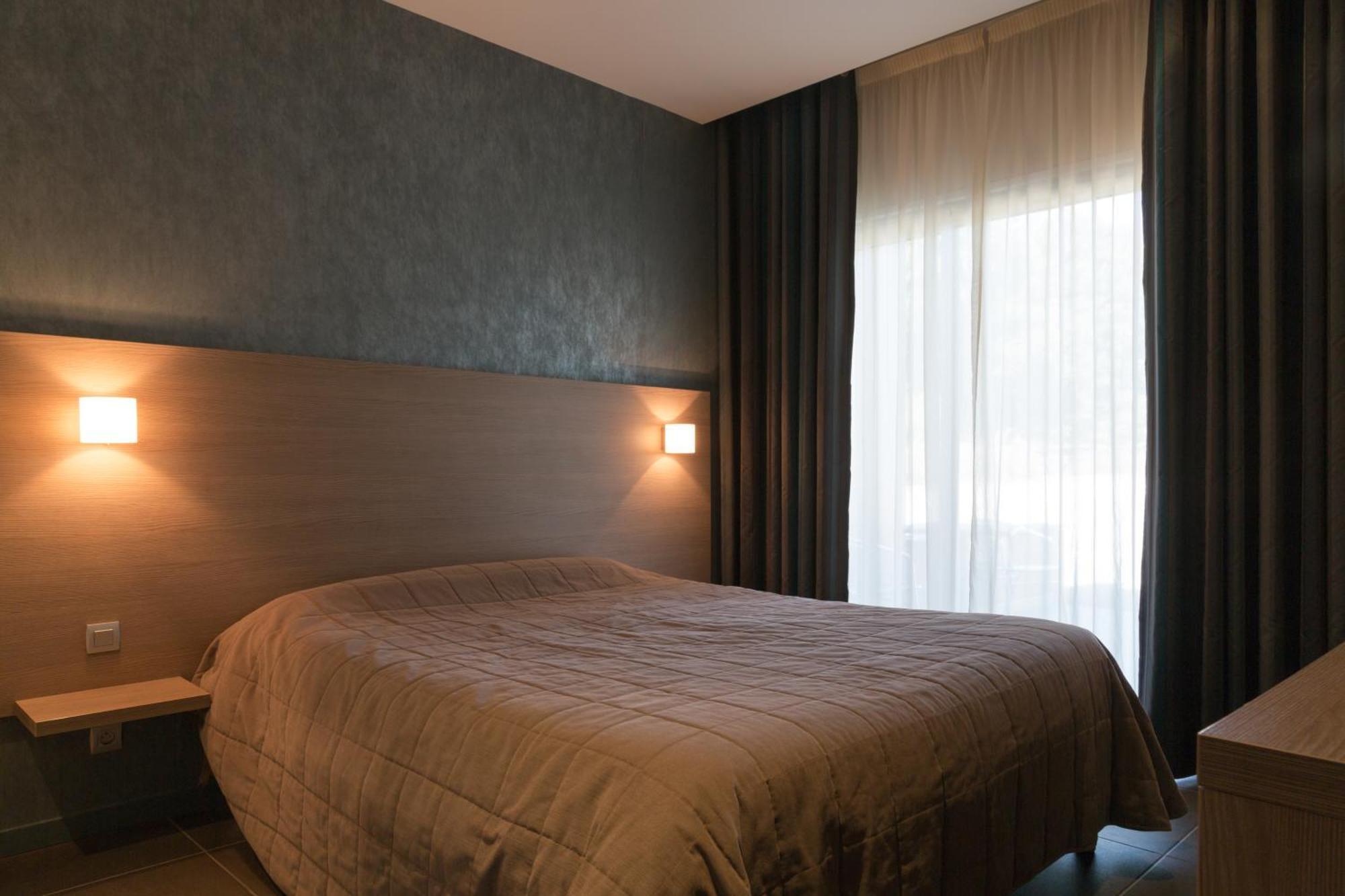 Hotel The Originals City, De France,